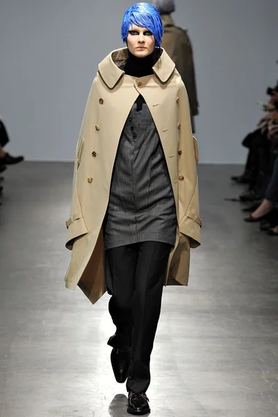 Look 18